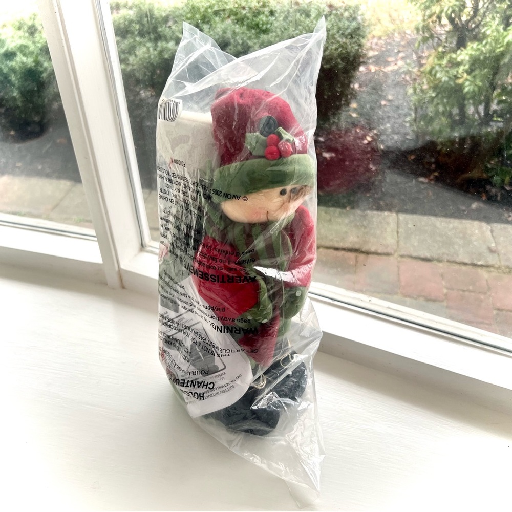 NEW Avon Carolers Musical Stuffed Figurines, Set of 2, Boy Sings Deck The Halls - Picture 5 of 16